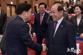 인사하는 우원식 국회의장-황우여 비대위원장