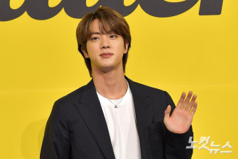 BTS 진, 파리올림픽 성화 봉송…'평화' 메시지 전한다
