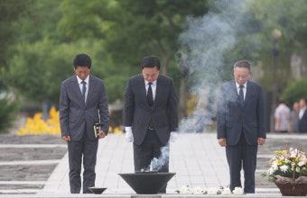 김두관, 노무현 전 대통령 묘역 참배…11일 문재인 전 대통령 예방