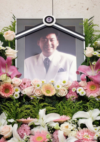 故 현철, 오늘 발인…尹 대통령→임영웅 애도 속 대한민국가수장