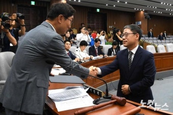 선서문 제출하는 노경필 대법관 후보자
