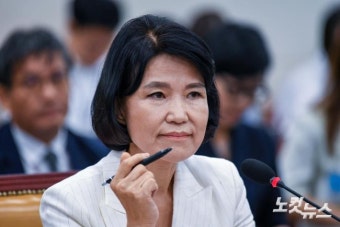 의사진행발언 듣는 이진숙 후보자