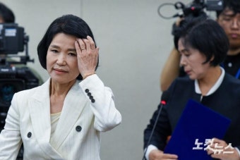 자리로 돌아가는 이진숙 후보자