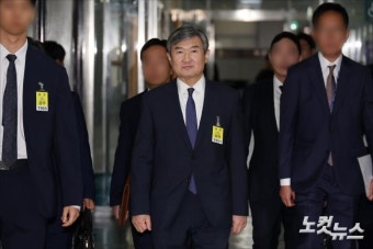 정보위 회의장으로 향하는 조태용 국가정보원장