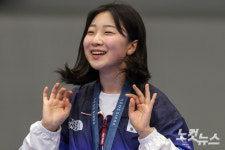 '16살 반효진, 올림픽 역사 새로 썼다' 女 사격 최연소 金 대기록[파리올림픽]