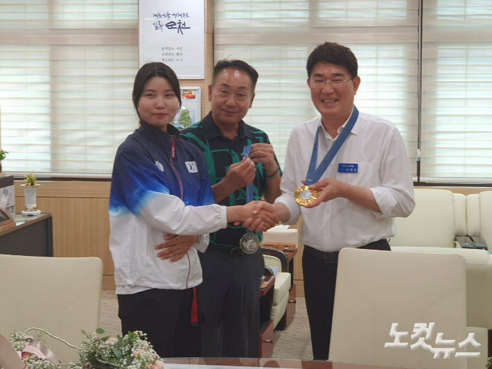 파리 올림픽 양궁 금메달리스트 남수현 선수, 고향 순천 방문 소식에 지역 사회 기쁨 (100자)