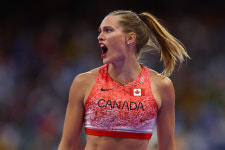 벗어야 산다? 생계 위해 돈 받고 사진 올리는 선수들[파리올림픽]