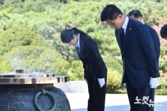 현충원 참배하는 김문수