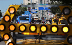강남구 역삼동 도로 침하로 교통 일시통제…관련사고 없어
