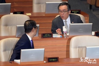 대화하는 한덕수 국무총리-조태열 외교부 장관
