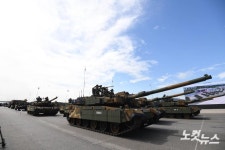 분열 실시하는 K2 전차