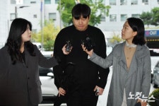 '불법도박' 이진호, 경찰 출석