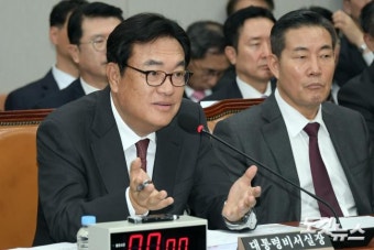 답변하는 정진석 대통령실 비서실장