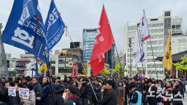 5월 정신으로 저항…45년만 비상계엄, 광주시민 500여 명 투쟁(종합)