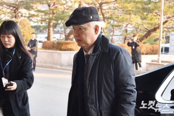 '尹 탄핵심판' 첫 재판관 회의...출근하는 정형식 헌법재판관