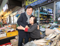 김관영 전북지사, 전통시장 찾아 민생안정 의지 강조