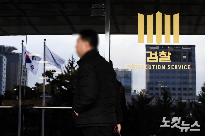건진법사 전성배, 정치자금법 위반 혐의로 서울 남부지검에 체포