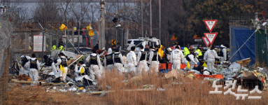 제주항공 참사 164명 신원 확인…시신 인도·장례 논의
