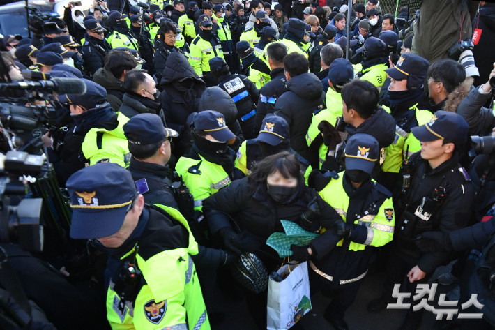 경호처와 공수처의 대립, 체포영장 집행을 둘러싼 갈등으로 국가 안보 위협 가능성 제기