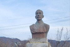 충북교육청, 옛 가덕중 신홍식 독립운동가 흉상 철거 논란