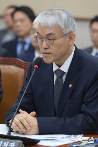 답변하는 천대엽 법원행정처장