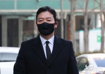 경찰 조사 출석하는 김성훈 경호차장