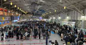 극심 혼잡 김해공항 국제선, 설 연휴 31만 명 몰린다