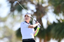 'LPGA 투어 데뷔전 컷 탈락' 윤이나, 사우디에서 드라이버 재정비