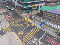 학교앞 노란색 교차로…보행약자 위한 작은 변화