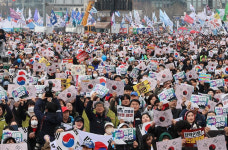 '尹 구속취소' 결정에…탄핵 촉구 시민단체들 