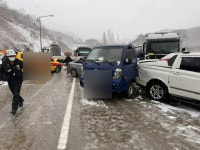 눈길 남해고속도로 42중 추돌사고