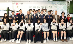 전주 에코도서관 개관, 우범기 시장 소통 공간 되길
