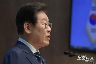 대선 출마선언 후 비전 발표하는 이재명