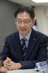 미소짓는 김경수 전 지사