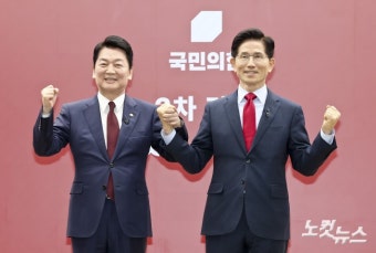 국민의힘 2차 경선, 포즈 취하는 안철수-김문수