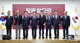 무대에 오른 국민의힘 2차 경선 후보들