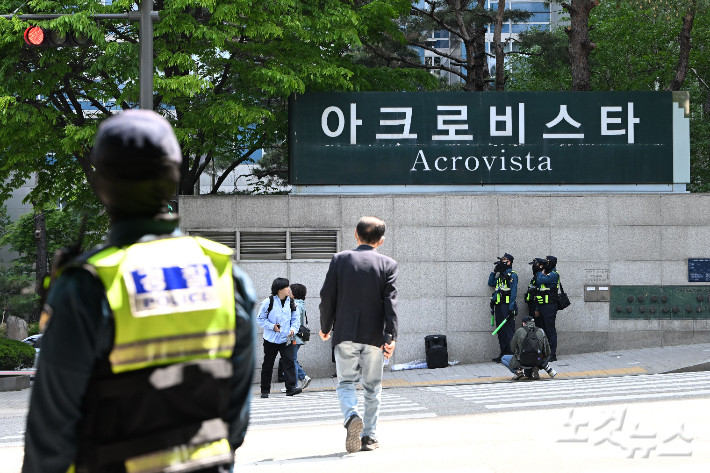윤석열 전 대통령, 직권남용 혐의로 추가 기소됐다.