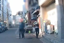 길거리서 만취한 채 흉기 휘두르며 행패 60대 체포