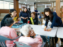 전주기전대, 요양병원 찾아 미용봉사[영상]