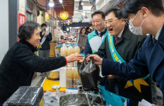 경주시, APEC 앞두고 전통시장 환경개선…안강시장 등 5곳