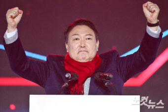 대선 앞두고 윤석열의 자진 탈당, 국민의힘에 도움 될까요?[노컷투표]
