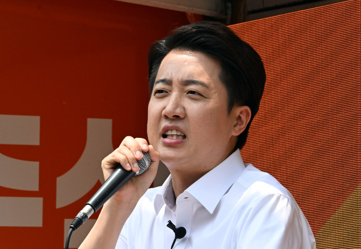 이준석 발언 논란…여성 신체 발언 고발, 공직선거법 위반 혐의로 경찰 조사
