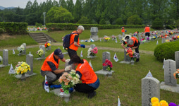 한국타이어, 현충원 참배 및 묘역 정화 봉사활동 진행