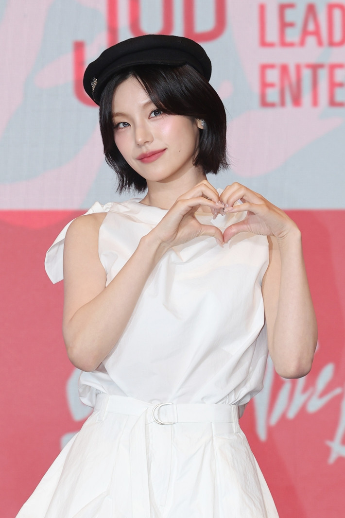 있지(ITZY), 새 앨범 발매와 재계약 논의 속 팀워크와 강인한 모습 과시!
