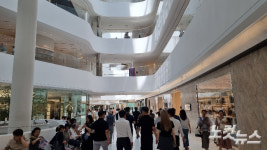 편의점 미소, 백화점 기대, 마트 한숨…이재명표 유통업계 표정