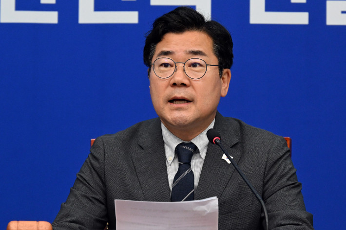 정 청래 vs 박 찬대, 더불어민주당 당 대표 선거에서 치열한 싸움
