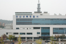 사업편의 대가 뇌물 의혹…경찰, 안산 상록구청 등 압수수색
