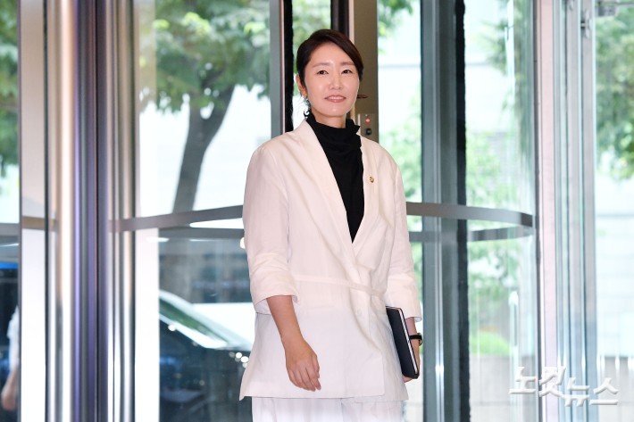 여야 대립 속 강선우 여성가족부 장관 후보자 청문회 파행.. 망가진 변기 비데 문제 논란