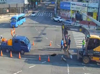 포항 법원사거리 도로 땅 꺼짐…관로 매립한 곳 통행제한