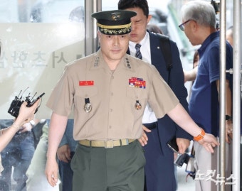 해병특검 들어선 박정훈 해병대 수사단장